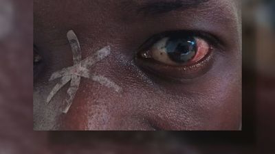 Trabajadores del aeropuerto de Barajas vuelven a denunciar agresiones: "Es venir a la guerra"