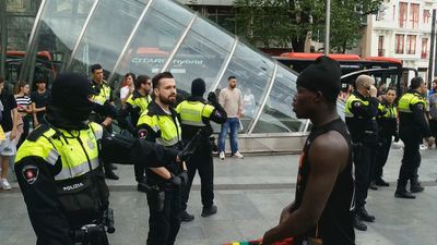 Enfrentamientos en Bilbao entre manteros y policía por la incautación de productos falsificados