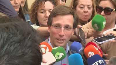 Almeida cree que Sánchez "no se irá ni con agua caliente": "Es un aviso a jueces y periodistas"