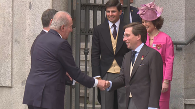 Almeida al entrar a la iglesia para casarse: agradezco mucho el cariño de la gente