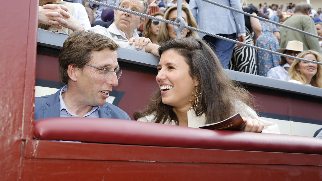 El alcalde de Madrid, José Luis Martínez-Almeida, se casa con Teresa Urquijo