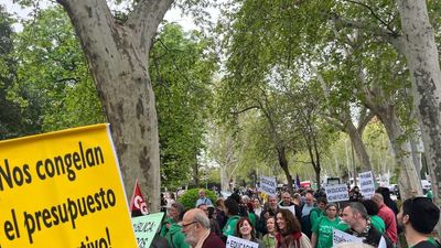 Más de 400 personas reclaman más plazas y docentes  y una bajada de ratios para "salvar" la educación pública