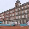 Los madrileños ya pueden jugar por un euro al tenis en La Plaza Mayor
