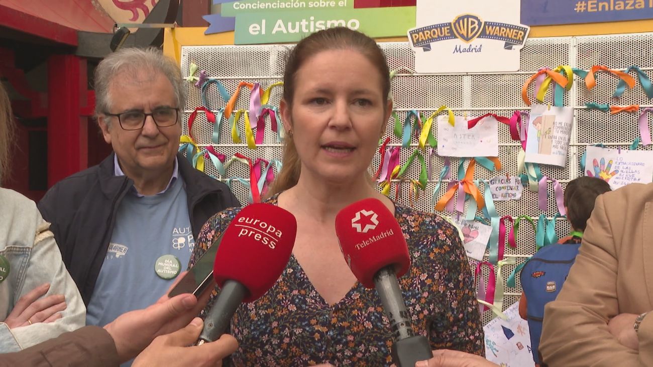 Unas 1.100 personas con trastorno del espectro autista disfrutan de una jornada de ocio el Parque Warner