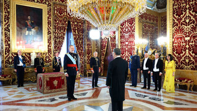 El Rey recibe las cartas credenciales de seis embajadores, entre ellos los de Argelia y Ecuador