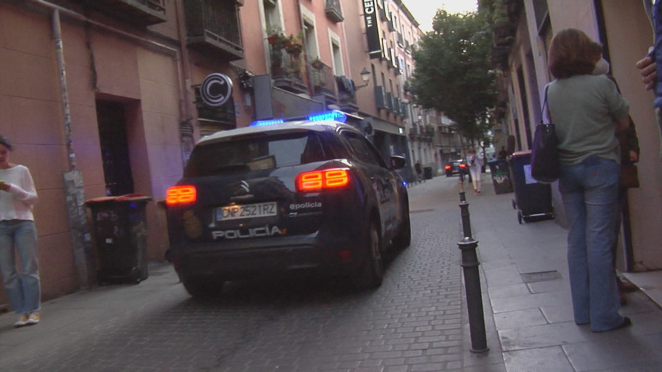 Siete policías heridos en Lavapiés al detener a un traficante de drogas