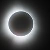 ¿Te perdiste el eclipse solar? Así fue la 'locura' de millones de personas mirando al cielo...