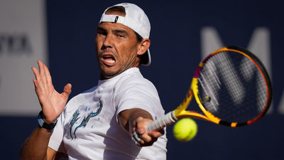 Wimbledon: Nadal remonta para pasar