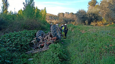 Muere un agricultor de 70 años tras volcar su tractor en Campo Real