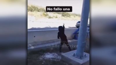 Buscan a unos menores por tirar piedras a los coches en una carretera y subir el vídeo a redes sociales