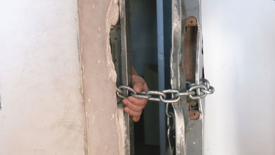 Okupas aterrorizados en Usera