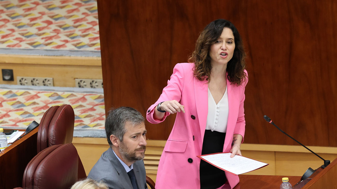 Ayuso dará 500 euros mensuales desde mayo a todos los médicos de los centros de salud de difícil cobertura