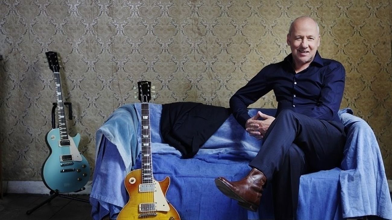 Mark Knopfler sigue activo en la música a sus 74 años