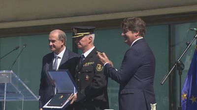 Fuenlabrada entrega a la Policía la Medalla de la Ciudad por el 200 aniversario del cuerpo