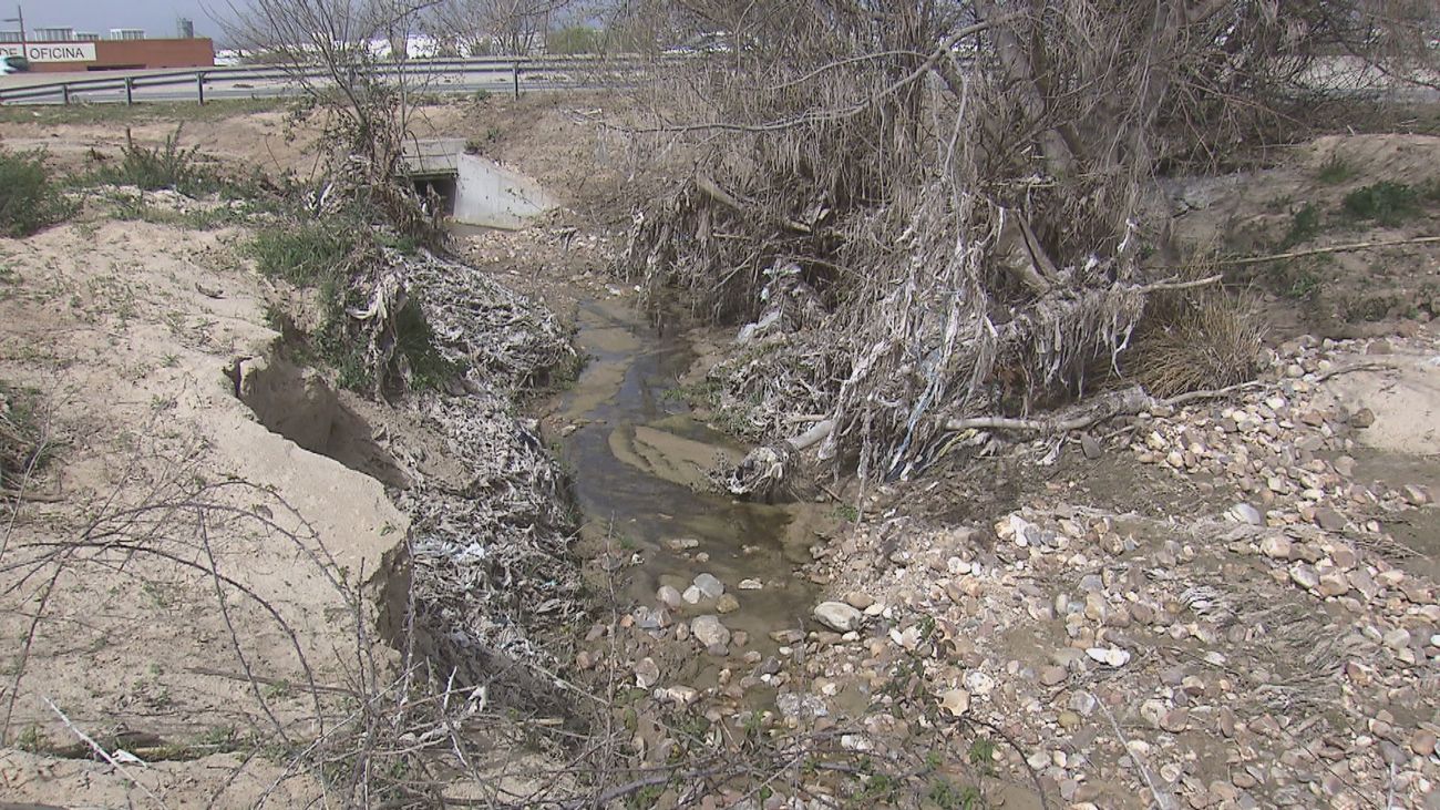 Algete limpia un colector 'colapsado' que provocó inundaciones con las lluvias
