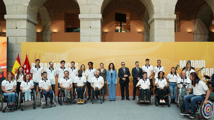 Díaz Ayuso recibe a deportistas que participarán este verano en los Juegos Paralímpicos / COMUNIDAD DE MADRID