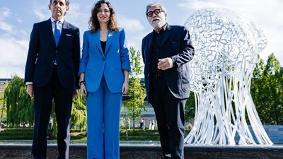 La escultura Iris de Jaume Plensa llega al Distrito Telefónica para conmemorar el primer centenario de la compañía