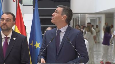 Sánchez increpado en Oviedo por sus pactos con los independentistas