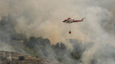 Evoluciona favorablemente el incendio de Tàrbena que ha arrasado 640 hectáreas y obligado a desalojar a 182 vecinos
