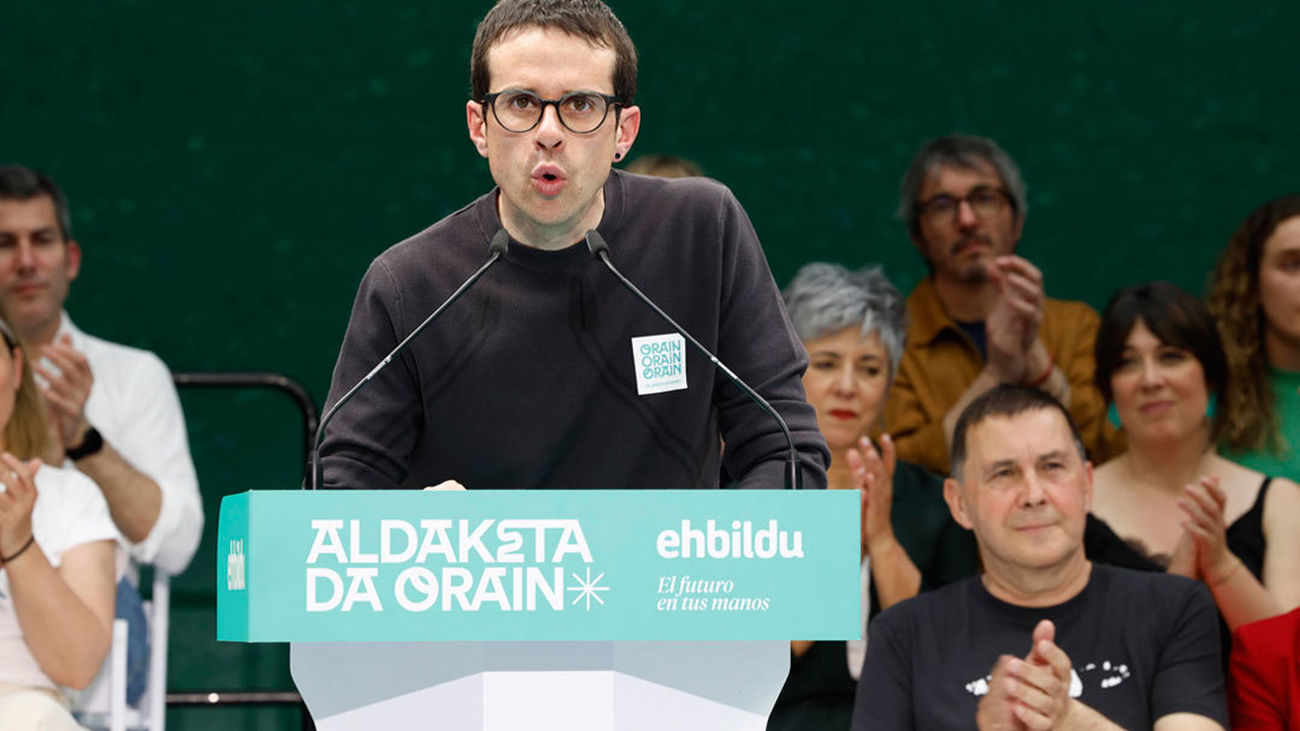 Otxandiano (Bildu) se niega a calificar ETA como  banda terrorista y el Gobierno tacha a Bildu de “cobarde”