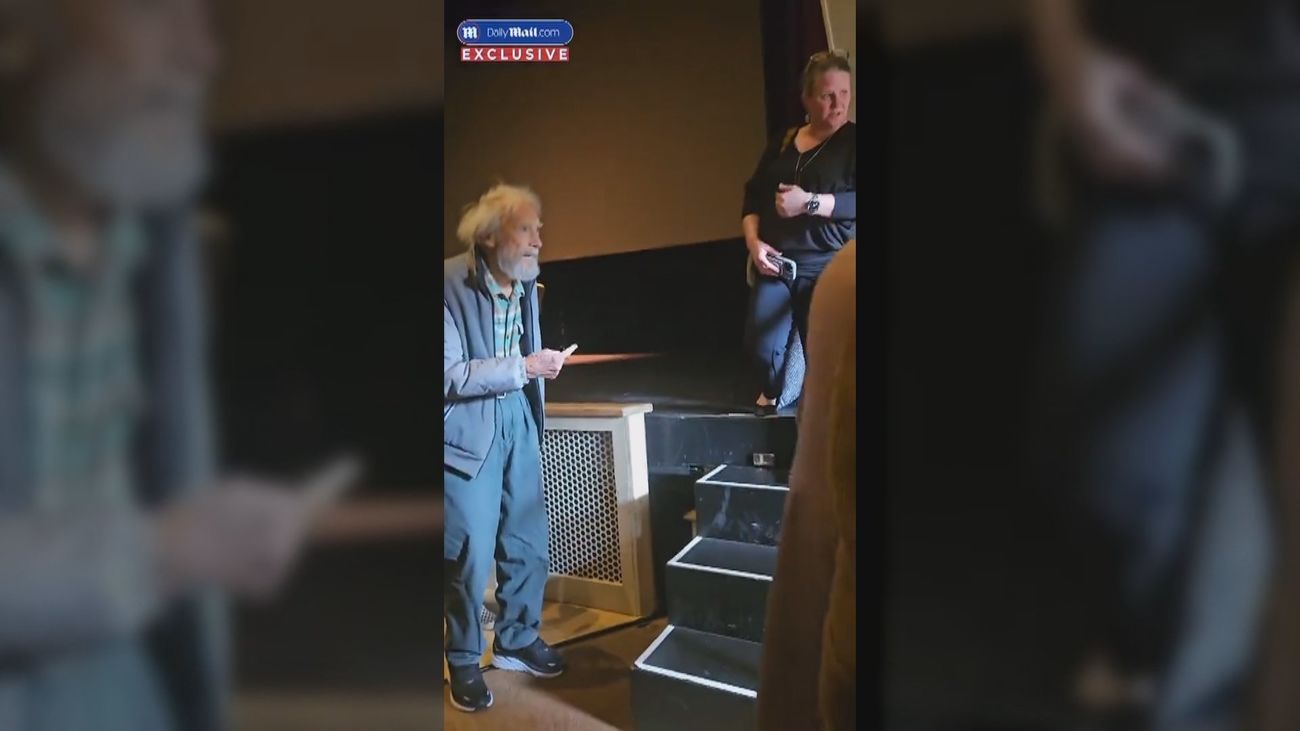 Clint Eastwood reaparece en un acto público en California