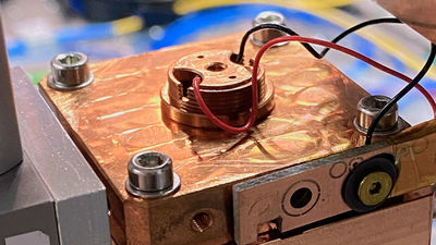 Crean una conexión decisiva para la internet cuántica, que alcanzará velocidades increíbles