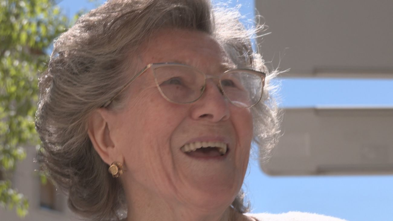 Paquita, la abuela de 93 años que sigue al frente de su supermercado en Torrelaguna