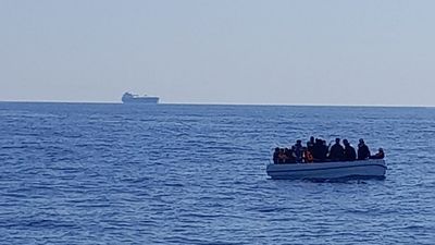 Rescatados en dos pateras en Canarias 132 inmigrantes, entre ellos 11 menores
