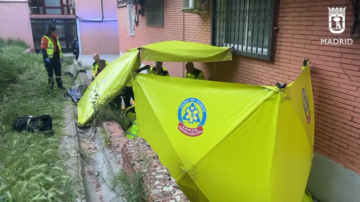 Grave un vecino de Moratalaz al caer de un primer piso en Camino de los Vinateros