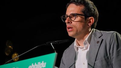 El candidato de Bildu, Pello Otxandiano asegura ahora que se arrepiente de lo que dijo sobre ETA y pide perdón a las víctimas