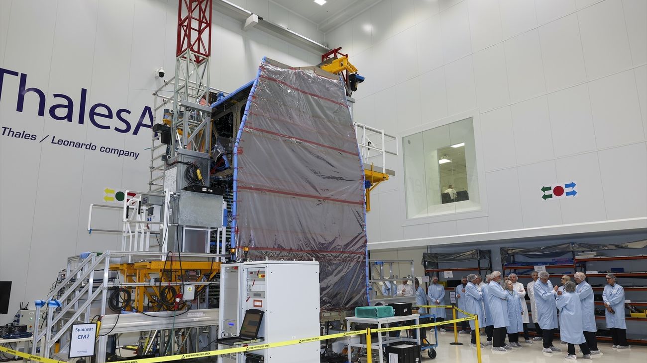 El módulo de comunicaciones del satélite SpainSat II en las instalaciones de Thales Alenia Space