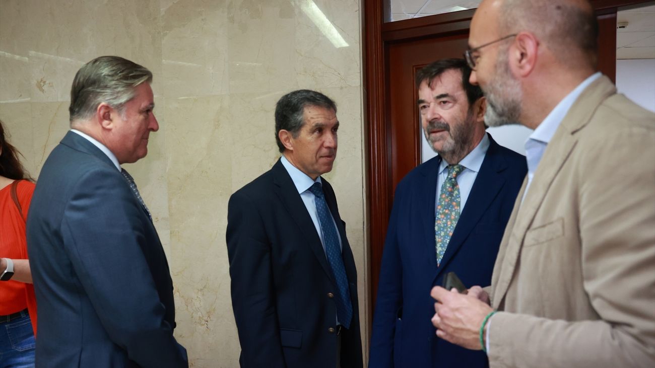 El presidente del Consejo General del Poder Judicial (CGPJ), Vicente Guilarte, junto al presidente del TSJA, Lorenzo del Río, en la Audiencia Provincial de Cádiz