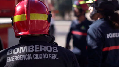 Un camión cruza la mediana y provoca el corte de la A-4 en Valdepeñas