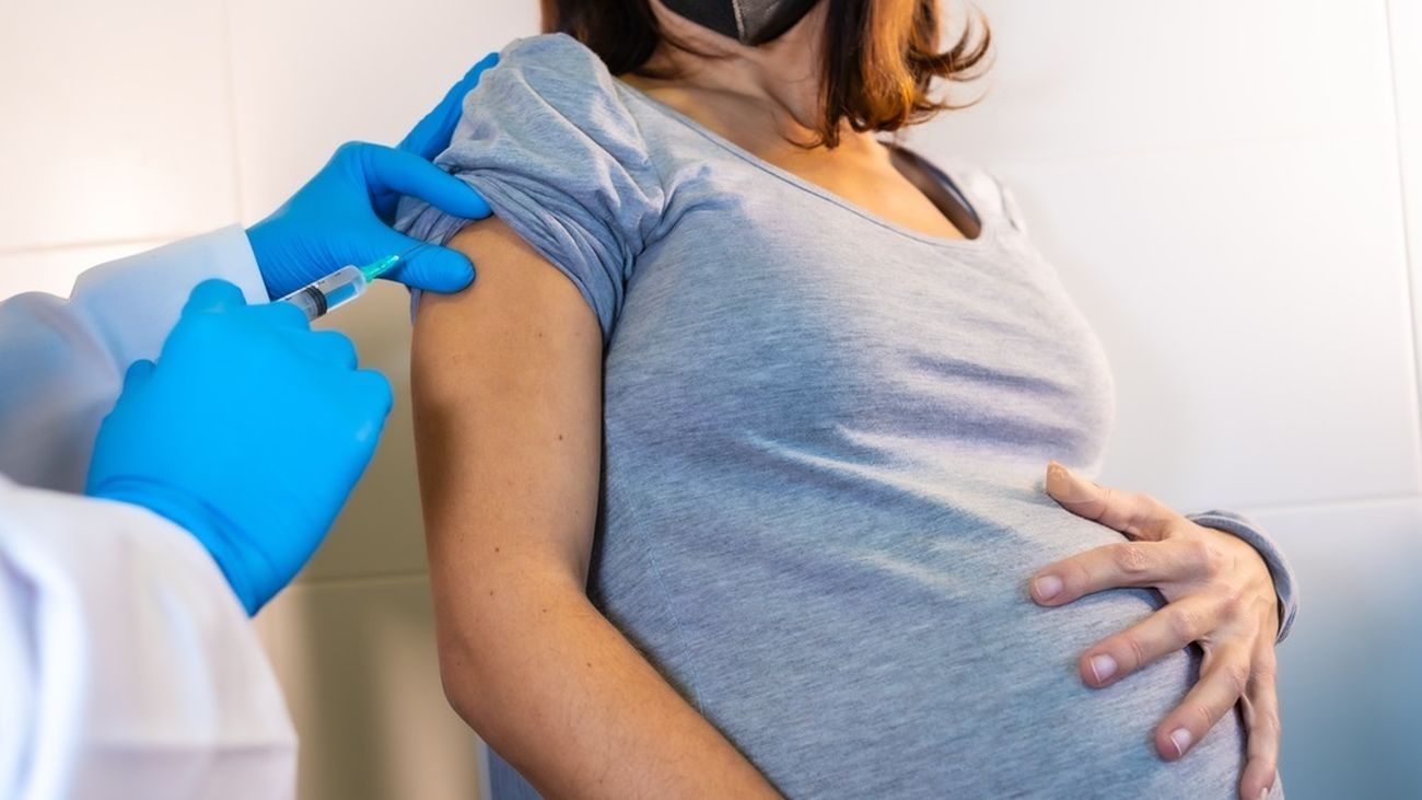 Vacunación a una mujer embarazada
