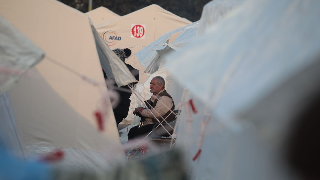 Tiendas de refugio por el terremoto en el norte de Turquía