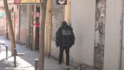 El infierno de vivir debajo de un narcopiso con 80 años en Lavapiés