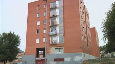 Una veintena de familias llevan siete años como okupas en dos edificios de Alcorcón