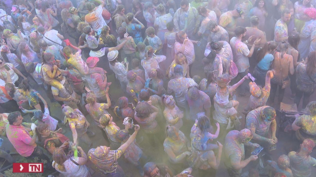 Fiesta Holy en San Martín de la Vega: Lo divertido es mancharse