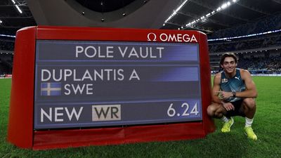 Duplantis bate de nuevo el récord del mundo de salto con pértiga con 6.24 metros