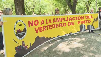 Cientos de vecinos se manifiestan contra la ampliación del vertedero de Pinto