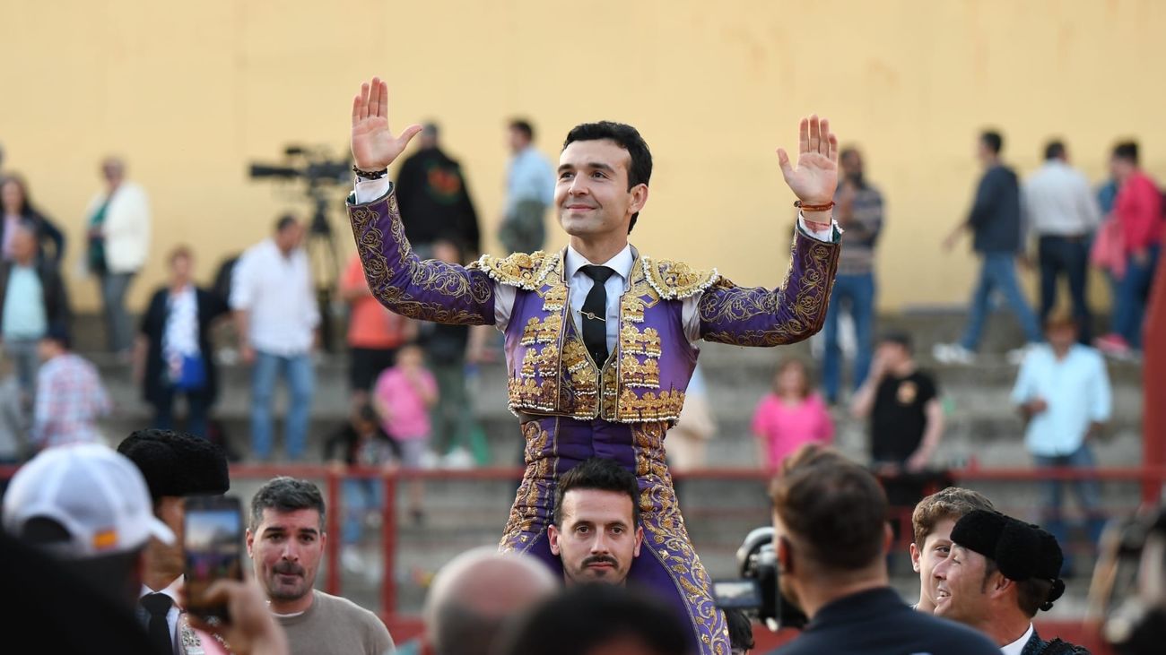 Cristian Pérez, a base de firmeza y entrega, corta tres orejas en Algete