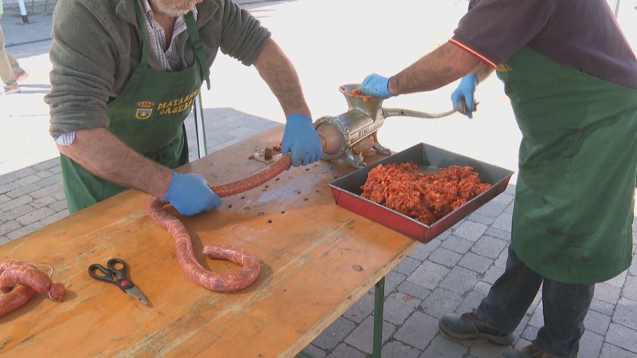 Navas del Rey recupera su tradicional Fiesta de la Matanza Casera