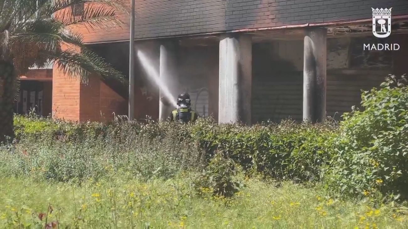 Nueve personas intoxicadas en un incendio en un bloque de Entrevías