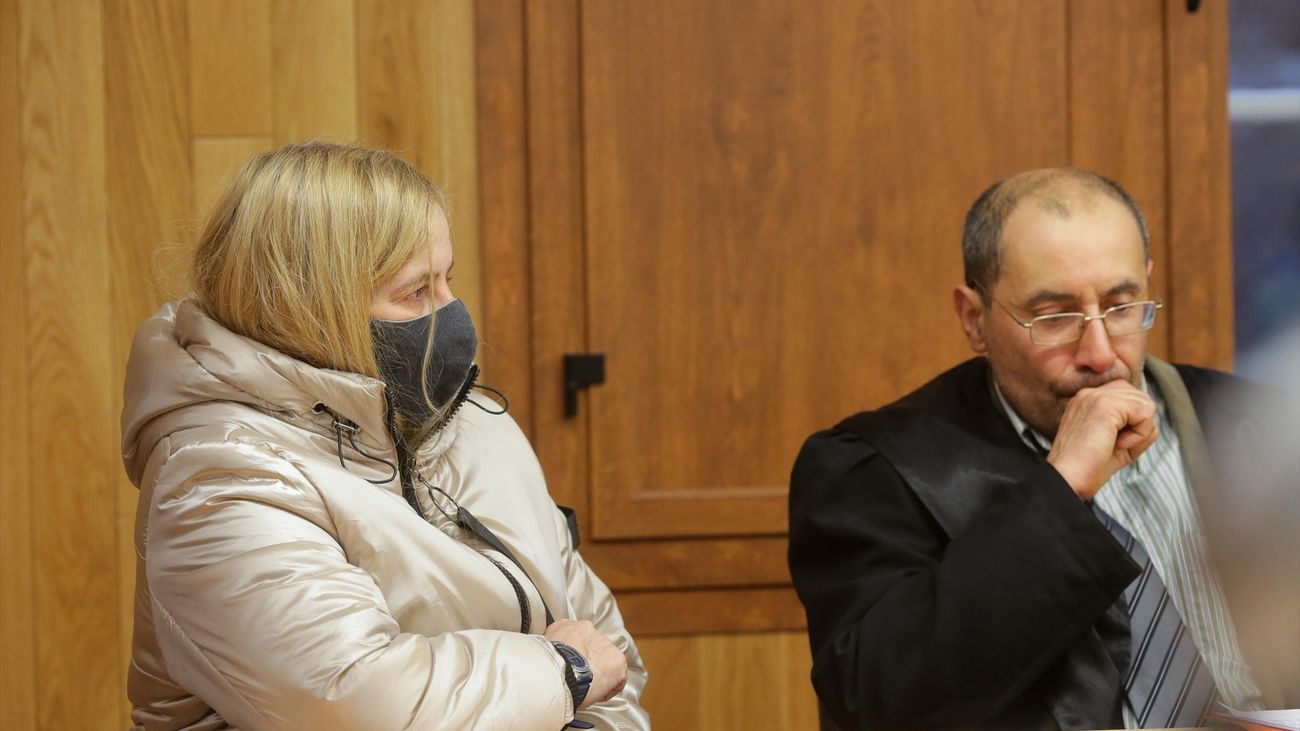 La madre de la niña, Ana Sandamil, escucha el veredicto del jurado en la Audiencia Provincial de Lugo, a 7 de marzo de 2023