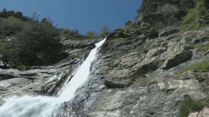 Ruta a la Chorrera de San Mamés, uno de los saltos de agua más populares
