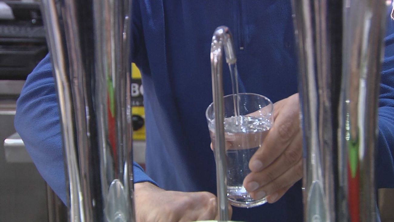 Los habitantes del norte de Córdoba vuelven a consumir agua del grifo después de un año