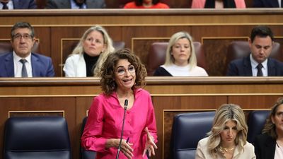 Montero rechaza deflactar el IRPF, como pide el PP