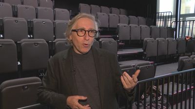 David Trueba se apunta al teatro en el María Guerrero con 'Los guapos'
