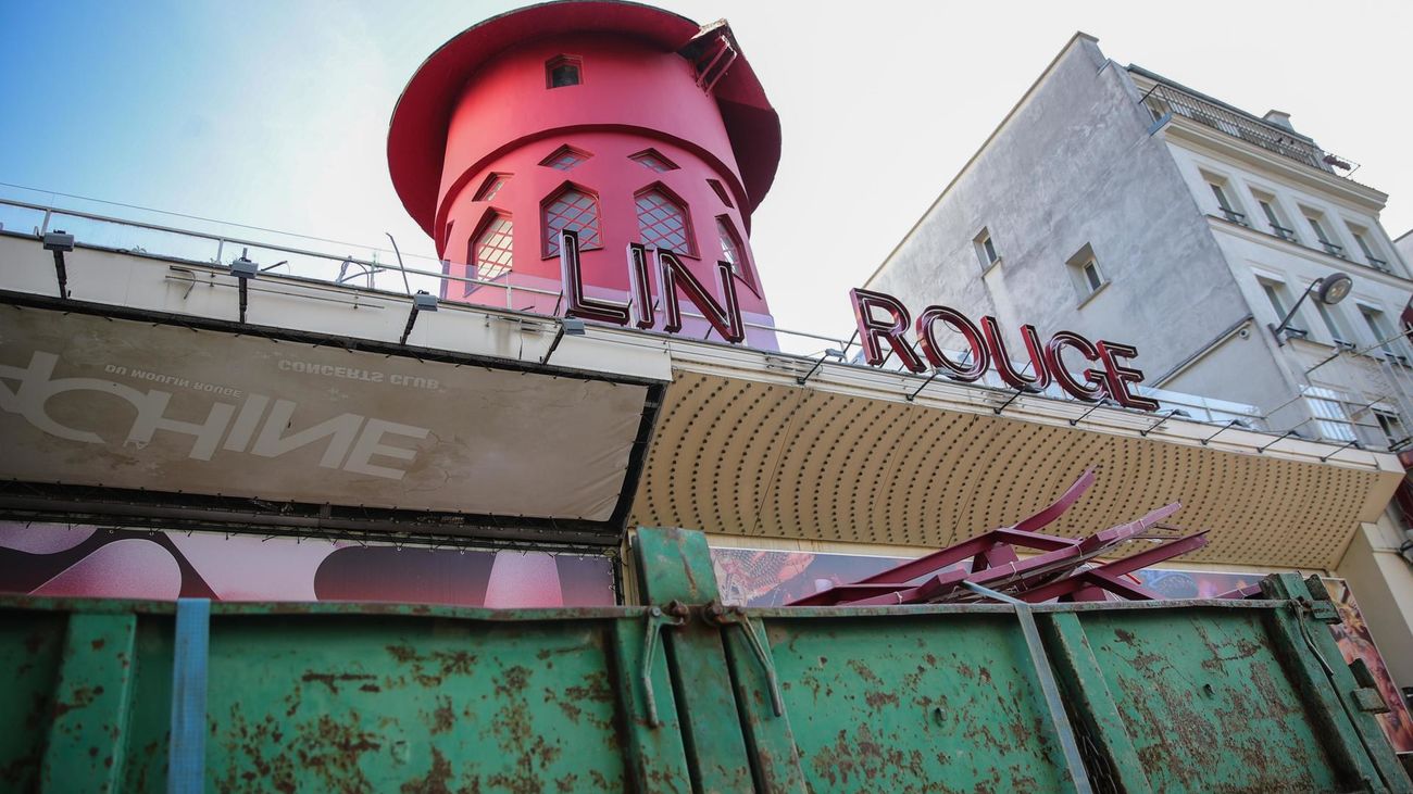 El Moulin Rouge de París pierde sus aspas en un accidente