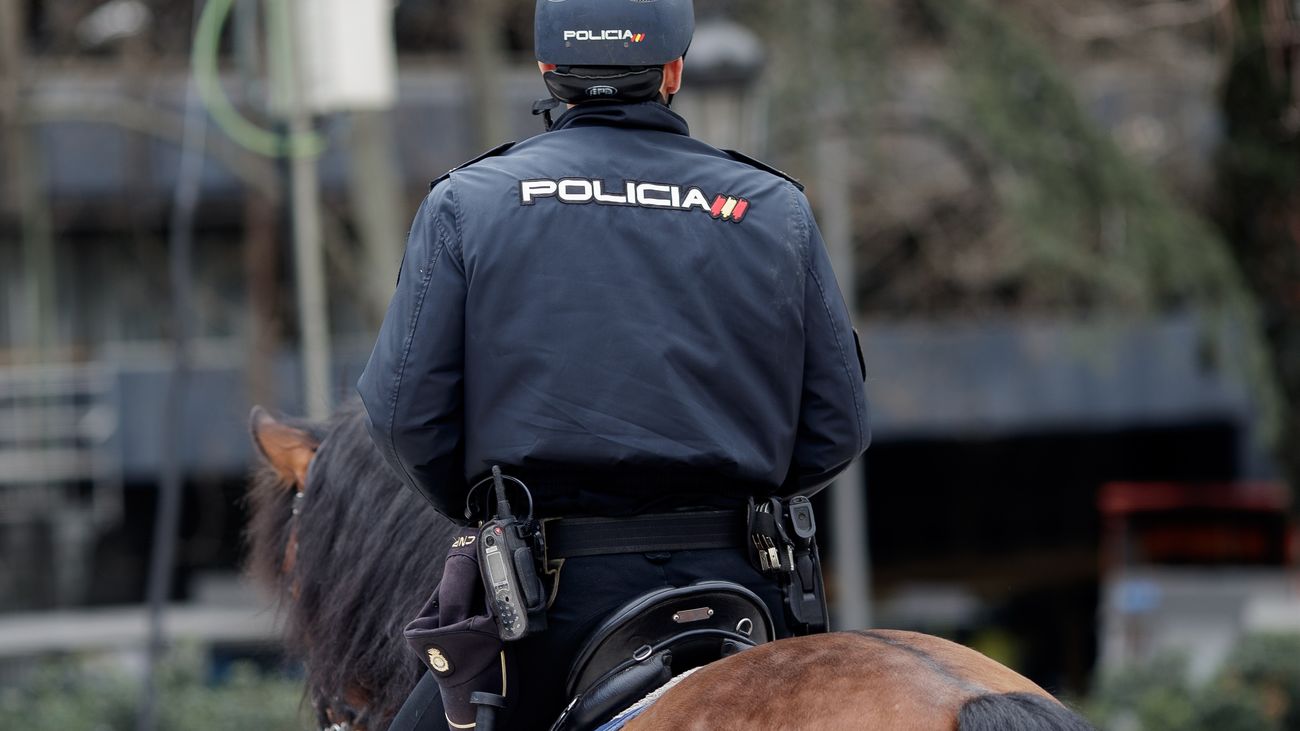 Agente de Policía Nacional a caballo